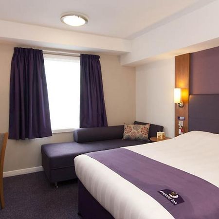 Premier Inn Manchester - Handforth Exteriör bild