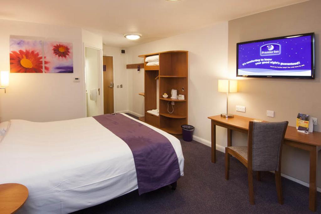 Premier Inn Manchester - Handforth Exteriör bild