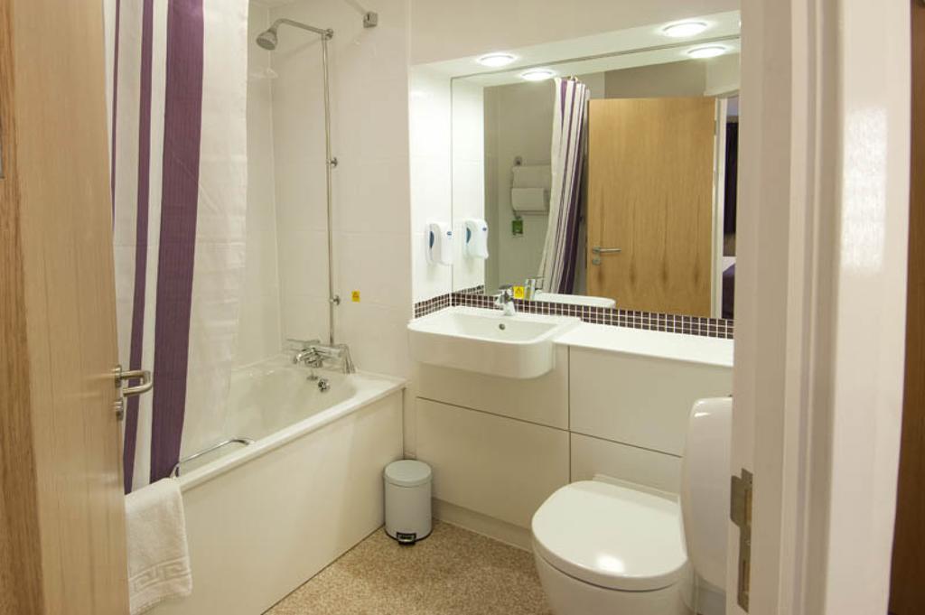 Premier Inn Manchester - Handforth Rum bild