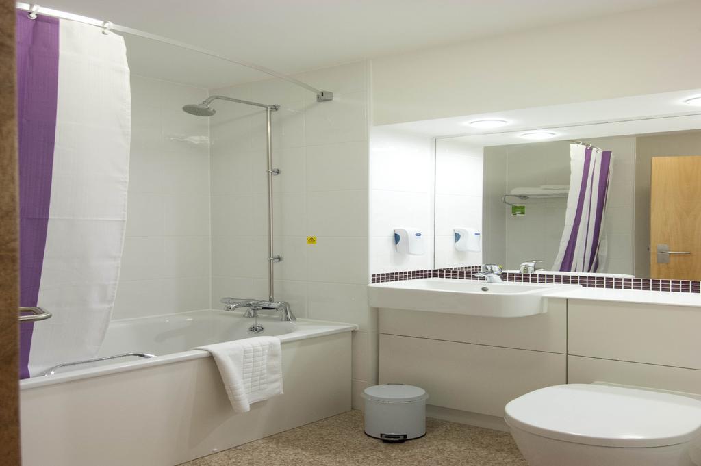 Premier Inn Manchester - Handforth Exteriör bild